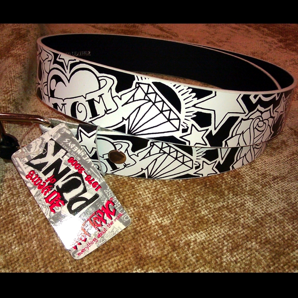 Hot Topic Belt Size 38 Black Roses Stars Flames Wing Tattoo Deadstock NWT Y2K